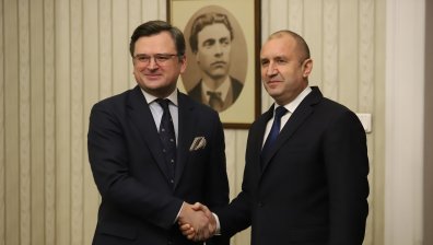 Радев: България ще оказва пълна подкрепа на Украйна, следим с тревога войната
