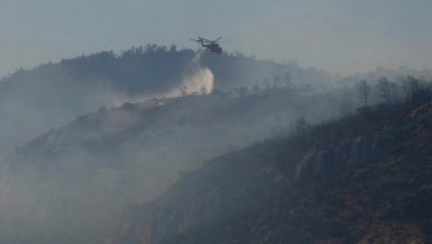 Овладяха част от пожарите в Гърция, огънят изпепели църква