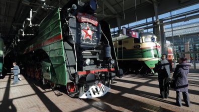 Неясно на кого: Банка "Tpъcт" продаде най-големия вагонен завод в Русия