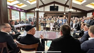 Активисти на Ахмед Доган влязоха в резиденцията в "Бояна", полиция пази отпред (+СНИМКИ)