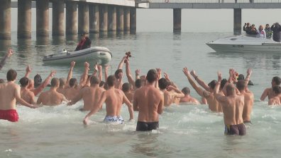 Йордановден: Търг за кръста в Благоевград, спасиха удавник в Русе...