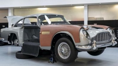 Aston Martin започна производство на кола с картечници и димна завеса