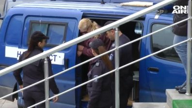 "Черната вдовица" от Бургас застана пред съда, но делото беше върнато