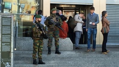 Мъж нападна полицаи в Брюксел