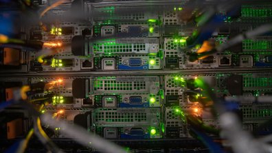 САЩ купуват суперкомпютър, направен с чипове от Nvidia и AMD