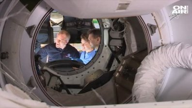Безпилотната капсула "Драгън" се завръща на Земята