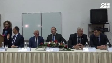 Президентът Радев даде официален старт на "Българската Коледа"