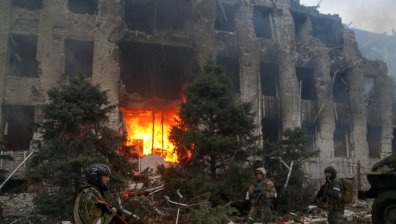 Трима загинали и 22-ма ранени при руски удари, Украйна порази рафинерия в Сибир
