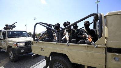 САЩ не се спират - удариха безпилотни кораби и ракети на хутите