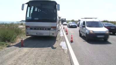 Автобус с израелски туристи пламна край Поморие