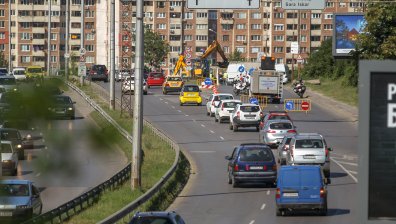 Авария на водопровод причини задръстване в столичния кв. "Дружба" (+Снимки)