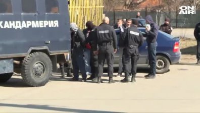 Прокуратурата и ГДБОП разбиха група лихвари. Иззети са два килограма злато и луксозен автомобил
