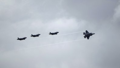 Бойни самолети ще летят в небето над Атина преди националния празник на Гърция