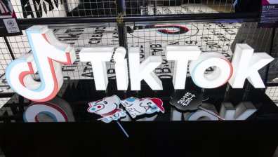 Регулатор ще разследва дали TikTok пази данните на децата
