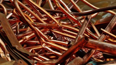 Спад в цените на медта, запасите на борсите продължават да се свиват