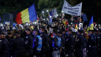 Хиляди на протест срещу задължителната ваксинация в Румъния