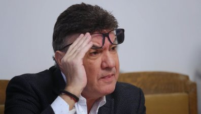 Депутати искат оставката на Боби Михайлов. Той: След седмица всичко ще си дойде на мястото