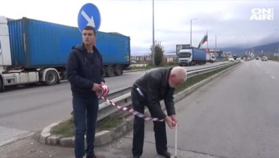 "Кукленско шосе" в Пловдив заградено - влизало в частен имот