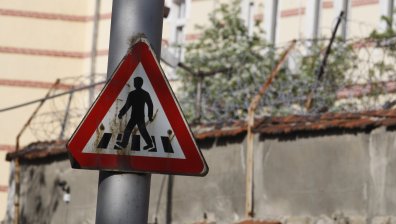 Осъдени и арестанти в надпреварата за местната власт