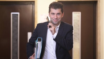НА ЖИВО: Министър Кирил Петков отговаря на вашите въпроси