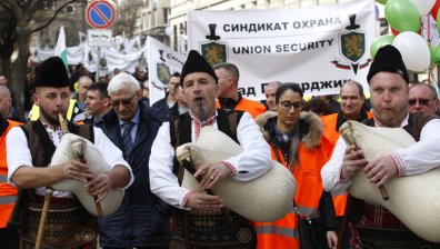 Надзиратели от цялата страна на протест, искат с 20% по-високи заплати