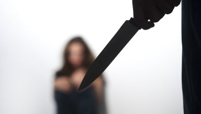 В Италия арестуваха българин, наръгал съпругата си с нож в лицето