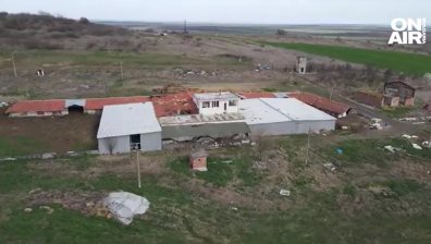 Разбиха депо за мигранти в кравеферма край Карнобат, задържани са двама каналджии