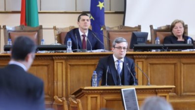 Опозицията за мерките: Втора стъпка към финансовата криза