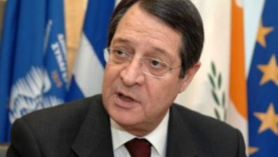 Кипърският президент намали заплатата си с 25%