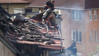 Двама в болница след пожар в столичния "Левски"