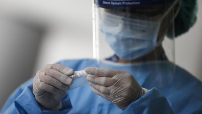 Цял свят разхлабва мерките, а Ковид-19 е бил в Италия още през 2019 г.