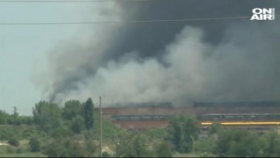 Над 24 часа продължава гасенето на пожара край Шишманци