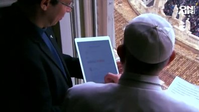 Ватиканът с нова идея: Моли се с папата през мобилно приложение