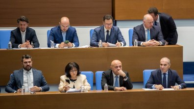 Желязков, вицепремиерите и министрите отговарят на въпроси в НС