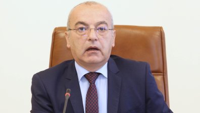 Донев: Полиция и армия ще пазят границата, за да няма изненадани при 15-годишен с автобус