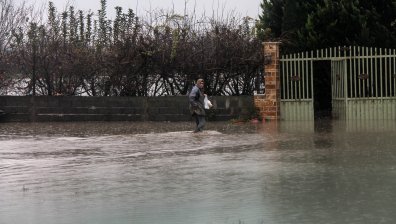 Опасно време на Балканите: Части от Сърбия и Албания са под вода, има две жертви