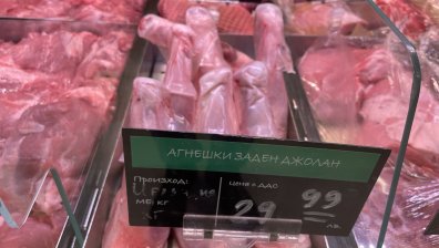 Производител алармира: Вериги пръскат агнешкото със спрей, за да изглежда свежо