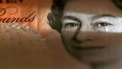 Паундът падна рязко след новината, че преговорите за Brexit са близо до срив