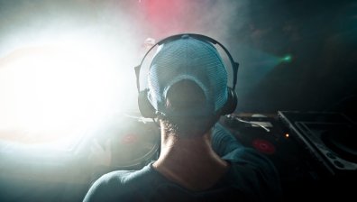 Близо 500 души участваха в парти в Истанбул, "снимали" филм