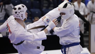 Четирима българи продължават към полуфиналите на Световното първенство по карате киокушин