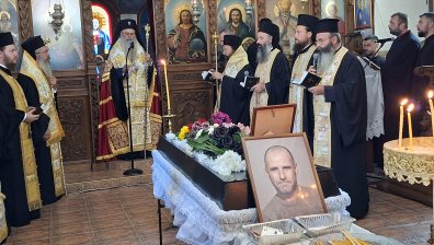 На поклонението пред убития Георги Кузев: "Кротък и много добър човек" (ВИДЕО)