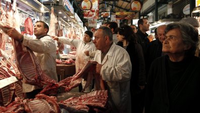 Агнешкото гони 20 евро за килограм в Гърция, бензин под 4 лв. няма