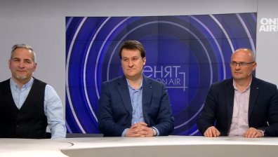 Политолози: В НС кипи безсмислен труд, невъзможен е кабинет между ПП-ДБ и ГЕРБ-СДС