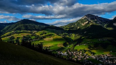 Времето в неделя ще е с облаци и дъжд, но пък се затопля