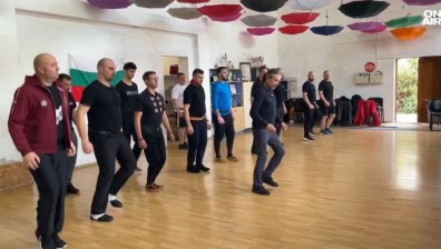 Българи зад граница се обединиха в световен танцов колектив "Гурбетчии" (ВИДЕО)