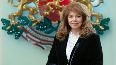 Йотова: Кампанията е вяла, партиите да се определят за оръжие за Украйна