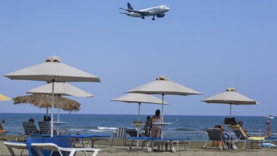 Кипър с нови условия за пристигащите от България, които не са ваксинирани