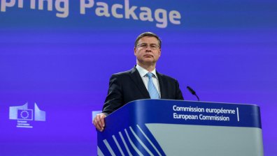 Домбровскис: Минимално ще е увеличението на цените след еврото, ползите - големи