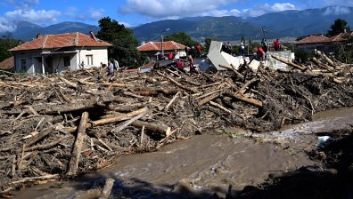 Пострадалите в Карловско се нуждаят от храна, вода, тежка техника и още доброволци