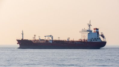 "Гардиън": Гориво от Южна Корея се доставя в Русия със санкционирани танкери